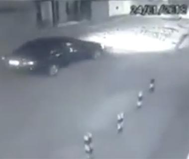 Mulheres são abordadas na porta de casa e têm o carro roubado