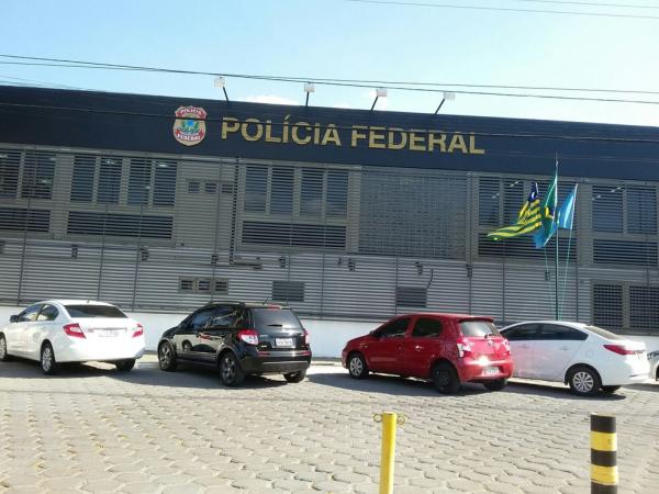 Polícia Federal cumpre mandados de busca e apreensão durante operação contra tráfico internacional