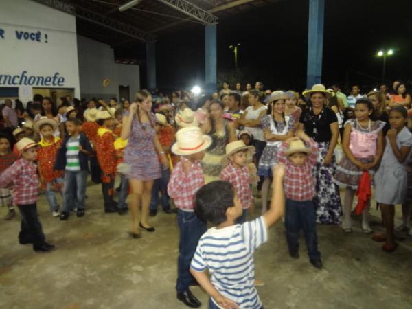 Col&eacute;gio Imparcial realizou tradicional Festa Junina em Bar&atilde;o de Graja&uacute;.(Imagem:FlorianoNews)