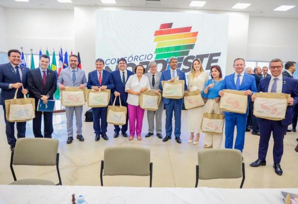 Em Natal, Rafael Fonteles participa da posse de Fátima Bezerra como presidente do Consórcio Nordeste