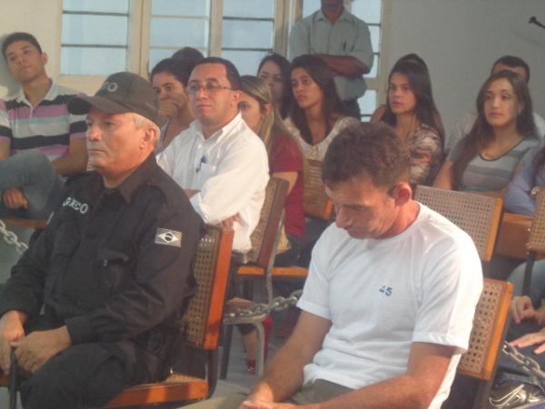 Réu é condenado pela morte da esposa na primeira sessão do Tribunal do Júri.(Imagem:FlorianoNews)