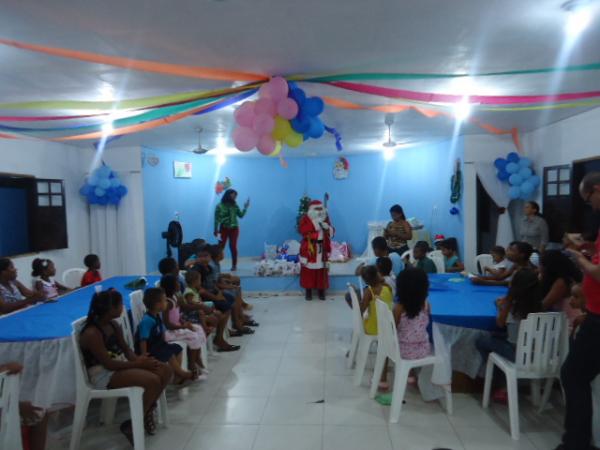 Fraternidade Esp&iacute;rita Allan Kardec realizou festa de Natal para crian&ccedil;as florianenses.(Imagem:FlorianoNews)