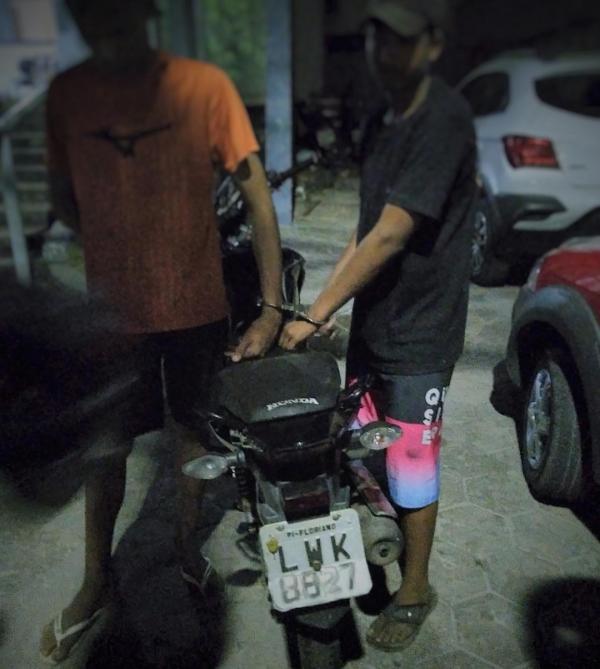 Menores são apreendidos com arma e motocicleta roubada em Floriano