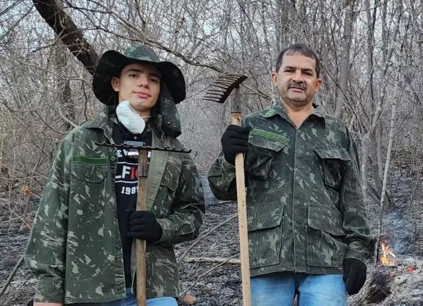 Edilberto Rocha e Edilberto J&uacute;nior, pai e filho preservam fauna e flora em Sussuapara, no Piau&iacute;.(Imagem:Acervo pessoal Edilberto J&uacute;nior)