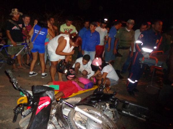 Motoqueiros ficam feridos em colis&atilde;o na BR-230.(Imagem:FlorianoNews)