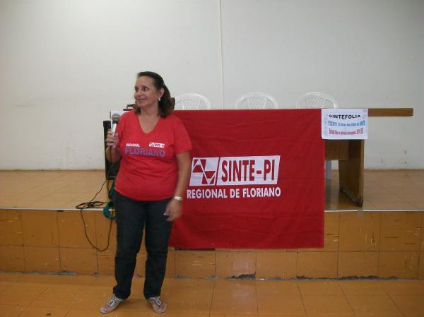 L&eacute;a Almeida, Presidente do SINTE-PI.(Imagem:FlorianoNews (arquivo))