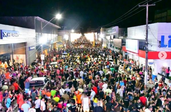 Carnaval de Floriano inicia com pé direito ao som de Parangolé e Tony Salles