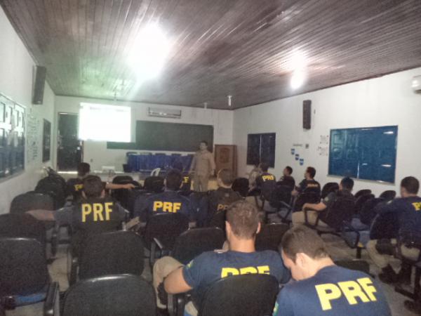 Pol&iacute;cia Rodovi&aacute;ria Federal promove curso de capacita&ccedil;&atilde;o para agentes de tr&acirc;nsito.(Imagem:FlorianoNews)