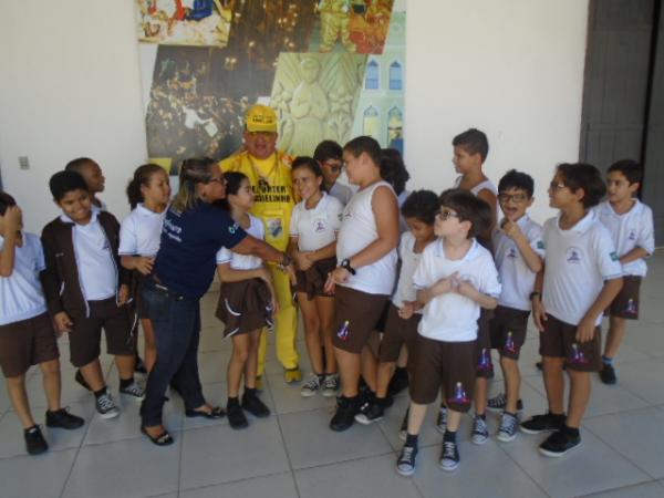 Alunos da Escola Pequeno Pr&iacute;ncipe participam do Festival de Artes para Crian&ccedil;as.(Imagem:FlorianoNews)