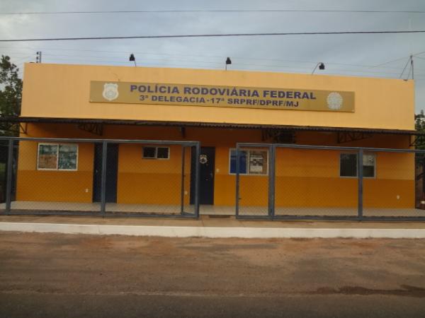 Acidente na BR 343 deixa jovem ferido
