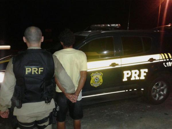 PRF prende assaltante com passagem por tráfico
