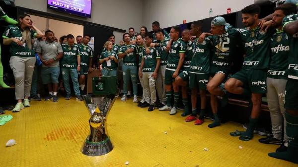 Abel Ferreira discursa para os jogadores do Palmeiras ap&oacute;s o t&iacute;tulo brasileiro.(Imagem: Cesar Greco)