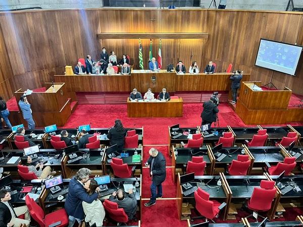 Alepi aprova projeto de lei de isenções em IPVA para motos e ônibus novos, ICMS e multas