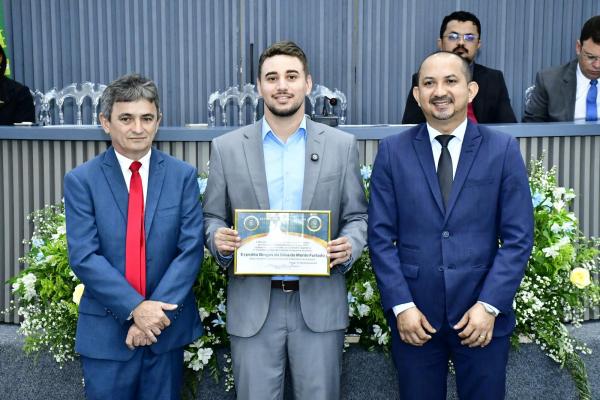 C&acirc;mara Municipal realiza sess&atilde;o solene em homenagem ao Dia do Corretor de Im&oacute;veis.(Imagem:CMF)