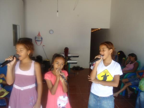 Grazielle, B&aacute;rbara e Graziella - E. M. Marcos dos Santos Parente(Imagem:FlorianoNews)