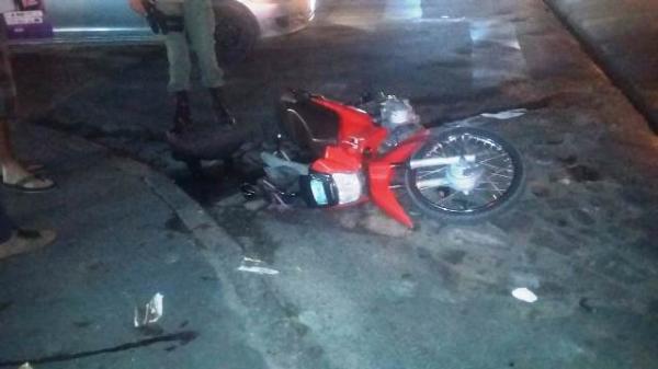 Acidente envolvendo caminhão e motocicleta deixa uma mulher ferida em Floriano