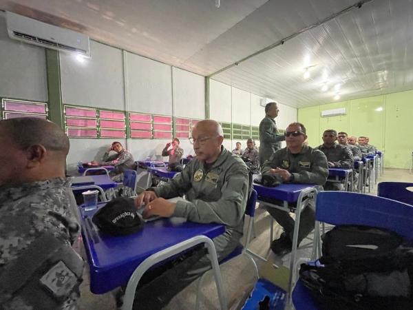 Profissionais do Batalh&atilde;o de Opera&ccedil;&otilde;es A&eacute;reas recebem treinamento sobre seguran&ccedil;a de voo.(Imagem:Divulga&ccedil;&atilde;o)