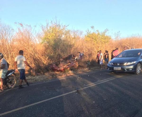 Pai, mãe e 3 filhos morrem em grave acidente no sul do Piauí
