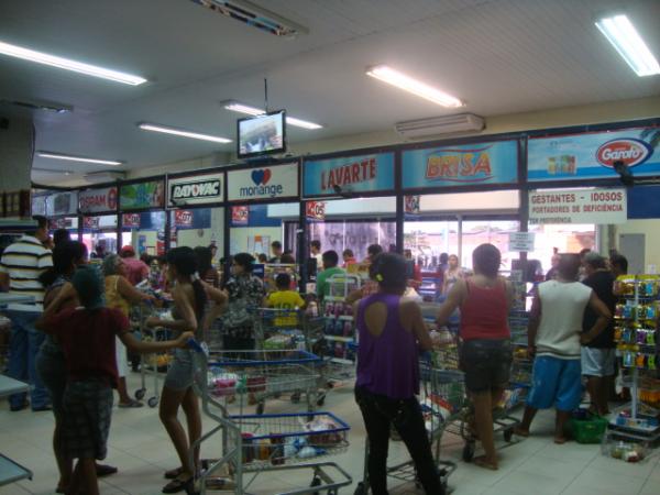 Supermercados lotados(Imagem:Amarelinho)