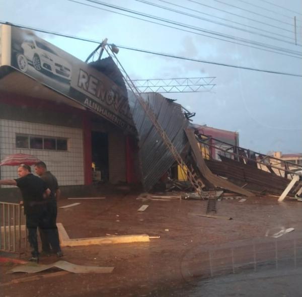 Chuva de granizo e temporal deixam estragos na cidade de Picos, Sul do Piauí