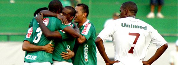 Líder em queda, Fluminense perde para o Guarani de virada