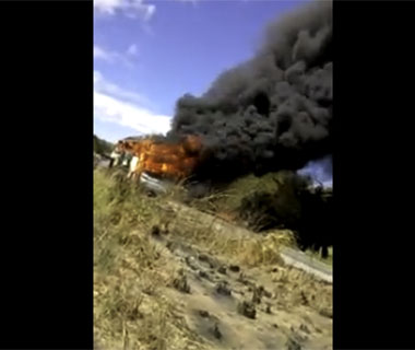 Ônibus com destino ao PI pega fogo após curto-circuito