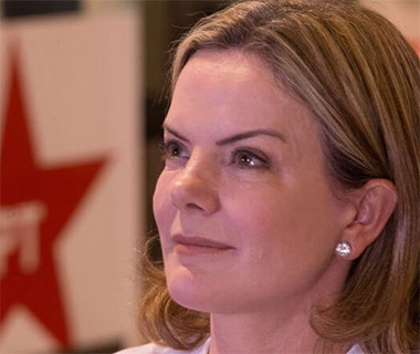 Deputada Gleisi Hoffmann é reeleita presidente do PT