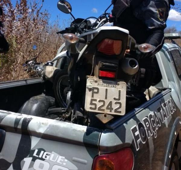 Moto roubada é encontrada em matagal no bairro Riacho Fundo
