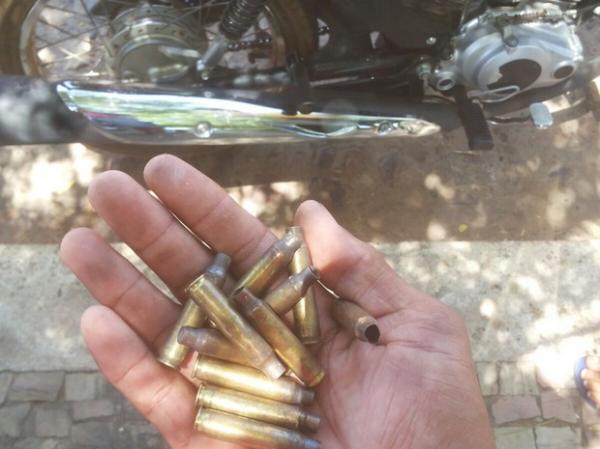 Capsulas do fuzil usado pelos assaltantes.(Imagem:Divulga&ccedil;&atilde;o/ Pol&iacute;cia Militar)