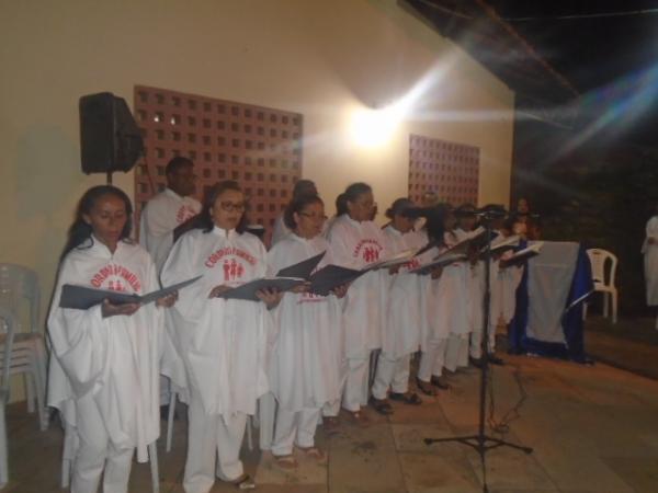 Devotos participam do encerramento dos festejos de S&atilde;o Pio de Pietrelcina.(Imagem:FlorianoNews)