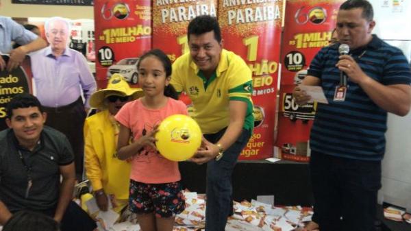 Armaz&eacute;m Para&iacute;ba realiza pen&uacute;ltimo sorteio da campanha de anivers&aacute;rio em Floriano.(Imagem:FlorianoNews)