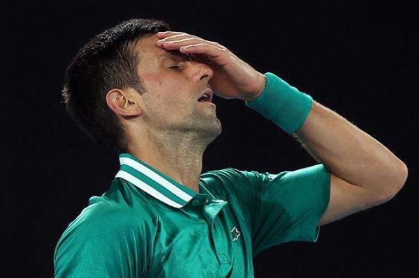 Deportado: Novak Djokovic está fora de torneio por não ter se vacinado