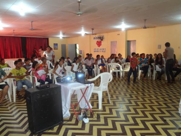 Realizado encontro de forma&ccedil;&atilde;o para coroinhas.(Imagem:FlorianoNews)
