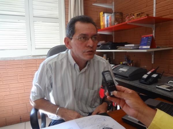 Prof&ordm; Val(Imagem:FlorianoNews)