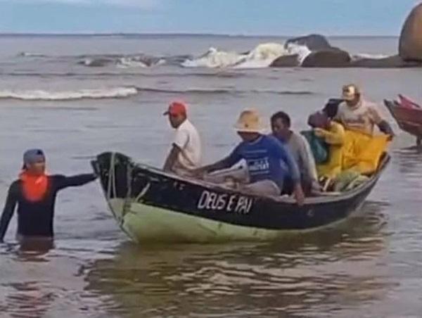 Seis pescadores são resgatados após ficarem à deriva no litoral do Piauí