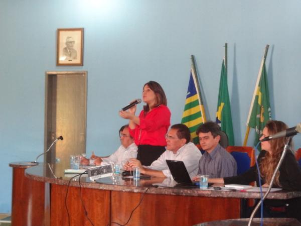 Frente Parlamentar realizou audi&ecirc;ncia p&uacute;blica sobre drogas em Floriano.(Imagem:FlorianoNews)