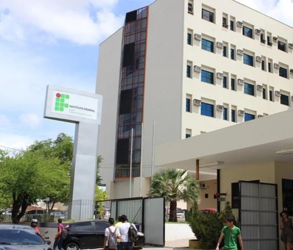 Alunos reclamam da falta de refeições no IFPI após o bloqueio de verbas: "muito difícil ficar aqui"
