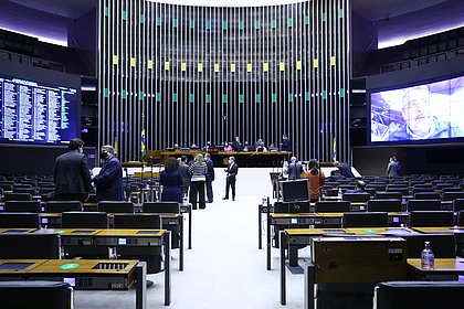 Deputados barram voto preferencial e fim do segundo turno nas eleições