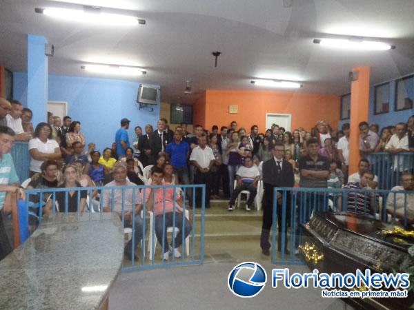 Emo&ccedil;&atilde;o e como&ccedil;&atilde;o marca sess&atilde;o especial e sepultamento do Secret&aacute;rio Gonzaga Carvalho. (Imagem:FlorianoNews)