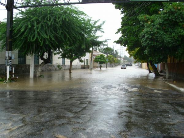 Rua Raimundo Castro, em frente a Casa de sa&uacute;de(Imagem:L&eacute;o Miranda)