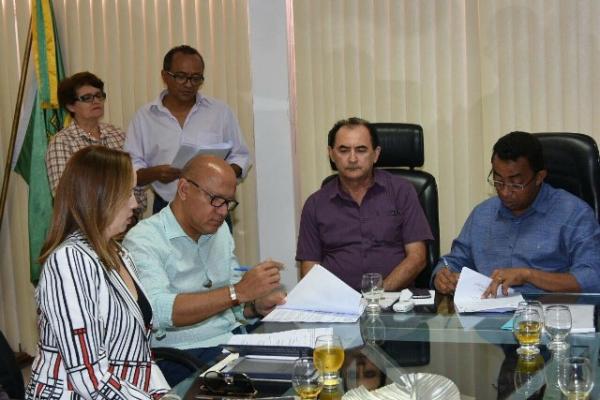Prefeitura de Floriano assina Termo de Cooperação Técnica com Secretaria de Administração do Estado