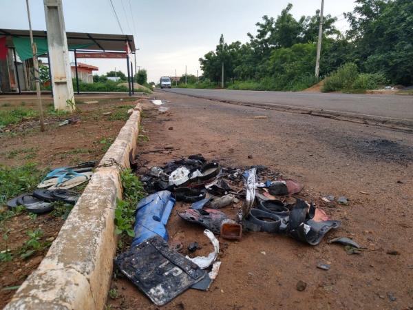 Duas pessoas morrem e moto pega fogo após colisão na cidade de Sussuapara