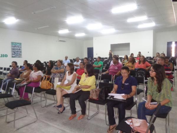 10&ordf; GRE realiza capacita&ccedil;&atilde;o de gestores do Programa Dinheiro Direto na Escola.(Imagem:FlorianoNews)