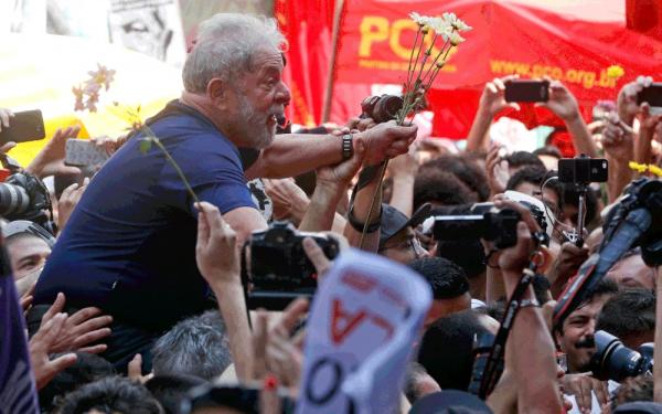 Defesa de Lula pede ao TSE para suspender decisão que barrou candidatura
