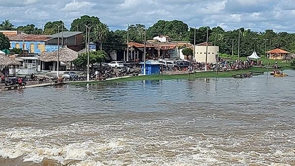 Mergulhadores fazem buscas por filho de empresário que desapareceu ao tentar atravessar rio no Piauí