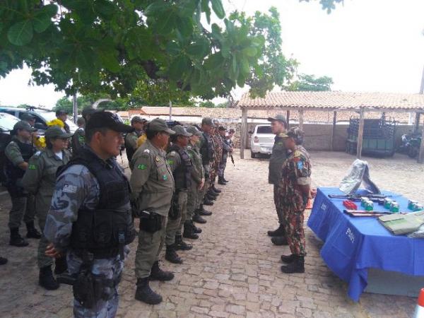 Comandante Geral da PM faz entrega de equipamentos para Batalh&atilde;o de Floriano.(Imagem:FlorianoNews)