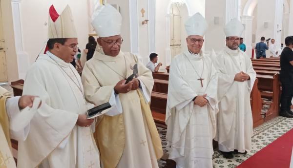 Dom Edivalter Andrade participa da posse do novo arcebispo de Teresina