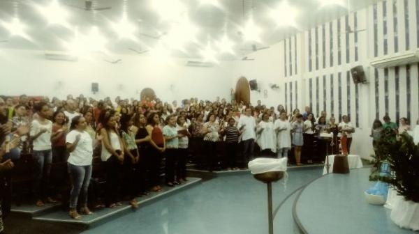 Cat&oacute;licos participam da Missa da Gra&ccedil;a presidida pelo Padre Jeferson Silva em Floriano(Imagem:FlorianoNews)
