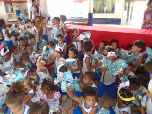 Cacau Show distribui ovos de p&aacute;scoa para crian&ccedil;as da Creche Municipal.(Imagem:FlorianoNews)
