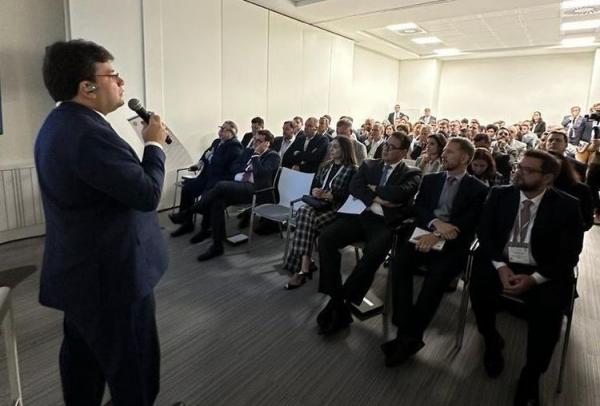 Rafael Fonteles apresenta potencial do Piauí na maior feira de hidrogênio verde do mundo, na Bélgica